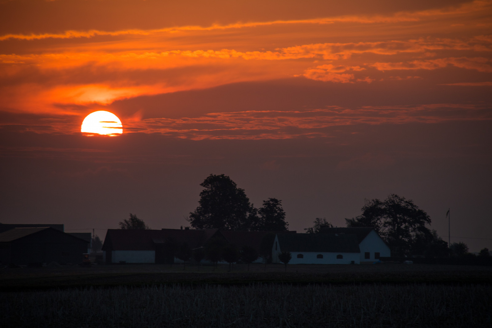 slunečnímu záření, krajina, západ slunce, nebe, svítání, večer, ráno, slunce, horizont, atmosféra, soumrak, mrak, svítání, nebe, venkov, moln, landsbygd, soluppg ng, s dersl tt, landskap, exif modelu canoneos760d, geocountry, Kamera aby kánon, geocity, Model fotoaparátu canoneos760d, geostate, geolocation, EXIF čočka efs18200mmf3556is, exif focallength 200mm, exif aby kánon, EXIF isospeed 100, EXIF otvor 71, atmosférický jev, odlesk, červená obloha v dopoledních hodinách