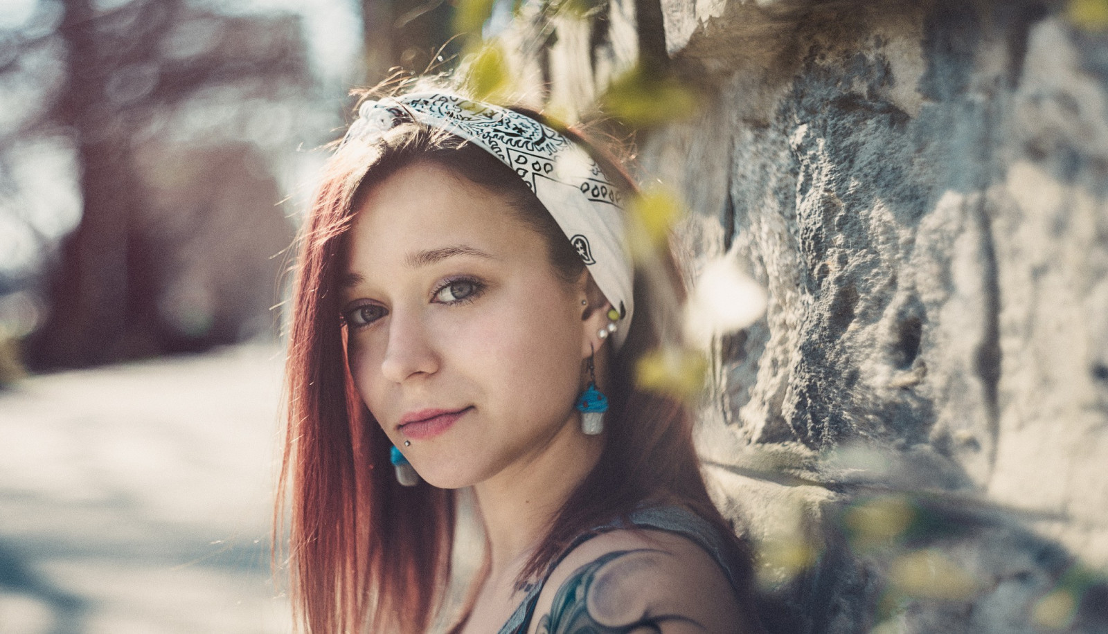 ženy, ryšavý, model, portrét, při pohledu na diváka, fotografování, tetování, pronikavý, móda, emoce, jaro, Osoba, kůže, hlavový pásek, hlava, barva, dítě, dívka, krása, sezóna, usměj se, oko, žena, dáma, fotografie, portrétní fotografie, focení, mimika