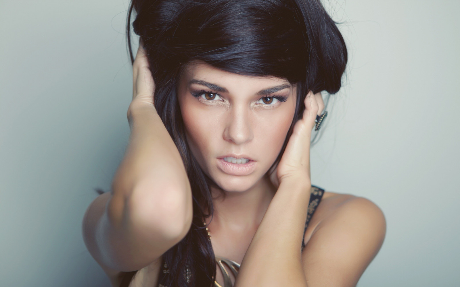 viso, donne, modello, ritratto, capelli lunghi, fotografia, cantante, capelli neri, capelli scuri, moda, capelli, occhi nocciola, Persona, pelle, capo, top model, ragazza, bellezza, occhio, signora, acconciatura, 2560x1600 px, fotografia di ritratto, servizio fotografico, capelli castani, arte modello, addome, sopracciglio, corpo umano, organo, avvicinamento, rotocalco idolo, professione