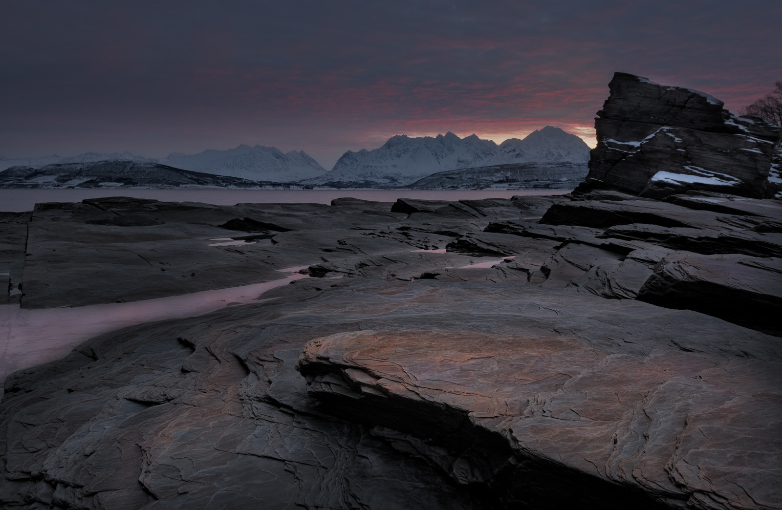 แนวนอน, พระอาทิตย์ตก, ทะเล, หิน, การสะท้อน, หิมะ, ฤดูหนาว, พระอาทิตย์ขึ้น, น้ำแข็ง, หนาว, นอร์เวย์, ตอนเย็น, เช้า, ชายฝั่ง, หน้าผา, ขอบฟ้า, Nikon, ถิ่นทุรกันดาร, อาร์กติก, พลบค่ำ, เทือกเขาแอลป์, Troms, ภูมิประเทศ, เมฆ, ภูเขา, สภาพอากาศ, รุ่งอรุณ, มหาสมุทร, คลื่น, ทะเล, polarizer, lee, ภูมิประเทศ, เทือกเขา, lyngen, oldervik