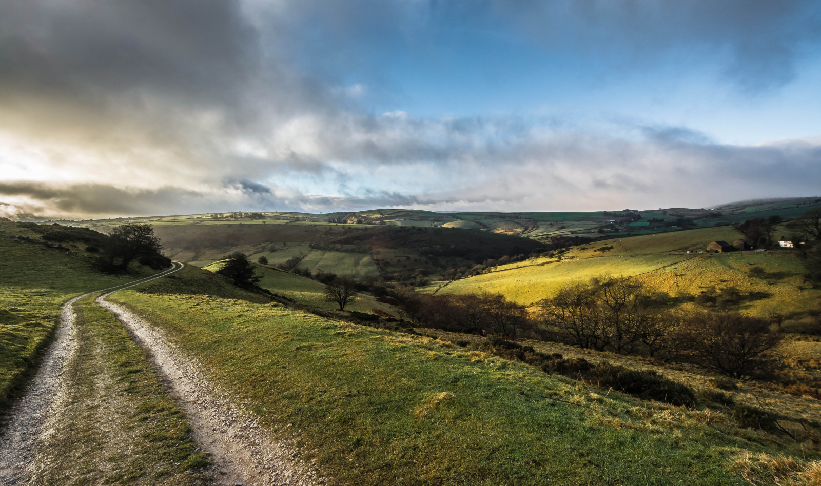 Vereinigtes Königreich, Derbyshire, Ländlichen, Natur, britisch, Landschaft, Kamera, Linse, Grün, Gelb, Orange, Stein, Nikon, Nikkor, Wandern, Gehen, Linien, Wolken, Himmel, blau, Moos, Flechte, aus, Bach, glühen, Gras, Imagesofengland, tolle, Sonnenlicht, Wasser, Licht, Sonne, draussen, Wiese, Feld, Landschaft, Hügel, Bäume, Pflanze, heiter, Mooren, Grat, groß, National, Park, Berg, Moor, Moorland, Tal, neu, D5200, Rock, Bildung, Strahlen, Rand, Heidekraut, Blume, Tor, Welt, bestehen, Sonnenaufgang, draußen, Wolke, Temperatur, Sonnenuntergang, Aussicht, komisch, Schaf, Dämmerung, Bauernhof, Spuren