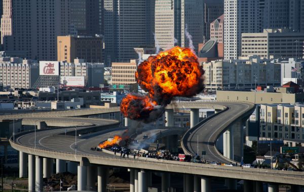 people,explosion,fireball,sf,cars,architecture