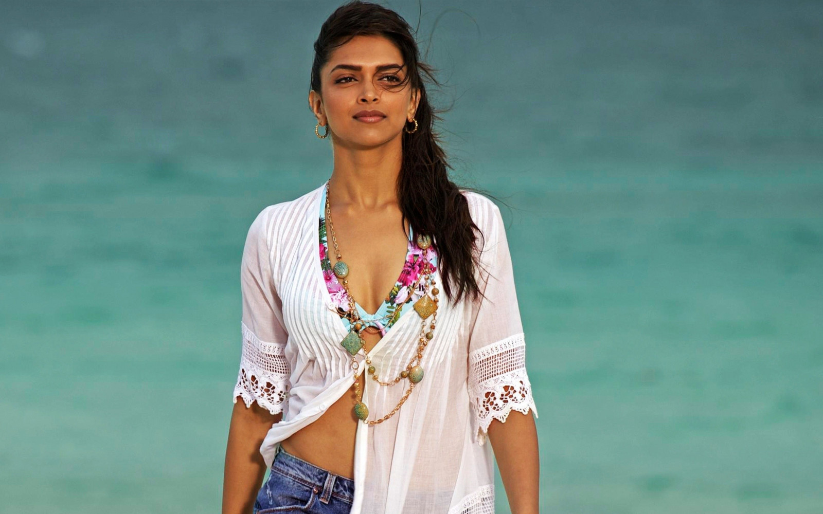 model, fotografování, osobnost, šaty, móda, smyslný pohled, jaro, Deepika Padukone, oblečení, supermodelka, dívka, krása, žena, 2560x1600 px, portrétní fotografie, focení, břicho, Lidské tělo, kufr, formální oblečení