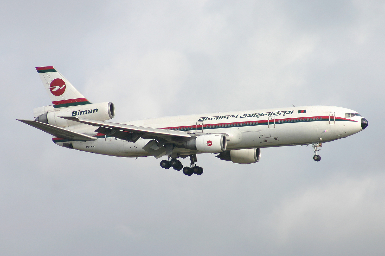 cestovat, Dovolená, muž, letadlo, Kánon, letoun, Manchester, dovolená, letectví, M, přistání, letadla, douglaska, PV, aero, město Manchester, Letiště Manchester, DC10, McDonnell, McDonell, manc, McDonnell Douglas, trijet, Biman, AV8, bangledesh, aviationviewingpark, avgeek, manairport, landingear, s2acs, manchesterrunwayvisitorpark, bimanbagladesh