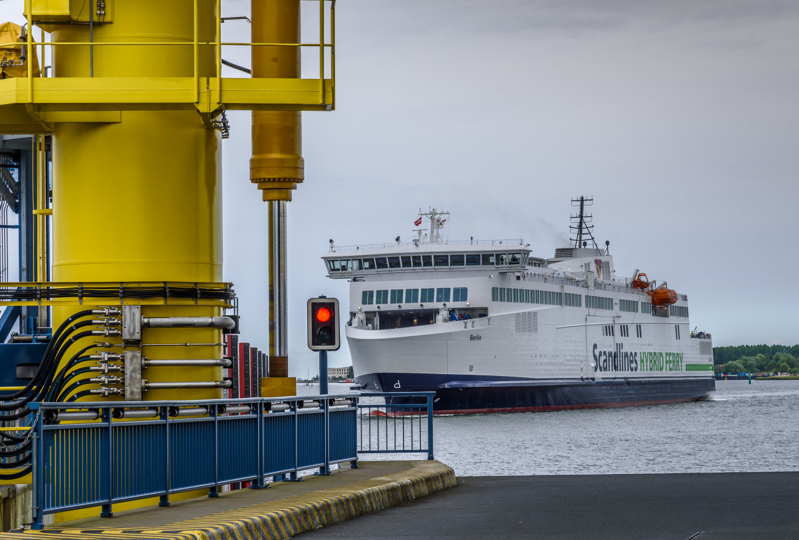 nave, acqua, lightroom, traghetto, porto, porta, rostock, moto d'acqua, canale, nikond750, Hafen, trasporto merci, Unità galleggiante di produzione, stoccaggio e scarico, dietmarschwanitz, motonave, nave da carico, roll on roll off, nave passeggeri, nikonafsnikkor24120mmf40ged, shiplift pesante, Traghetto, F hrschiff, F hrhafen, Roroferry, F hrschiffberlin, water transportation, livestock carrier, lighter aboard ship