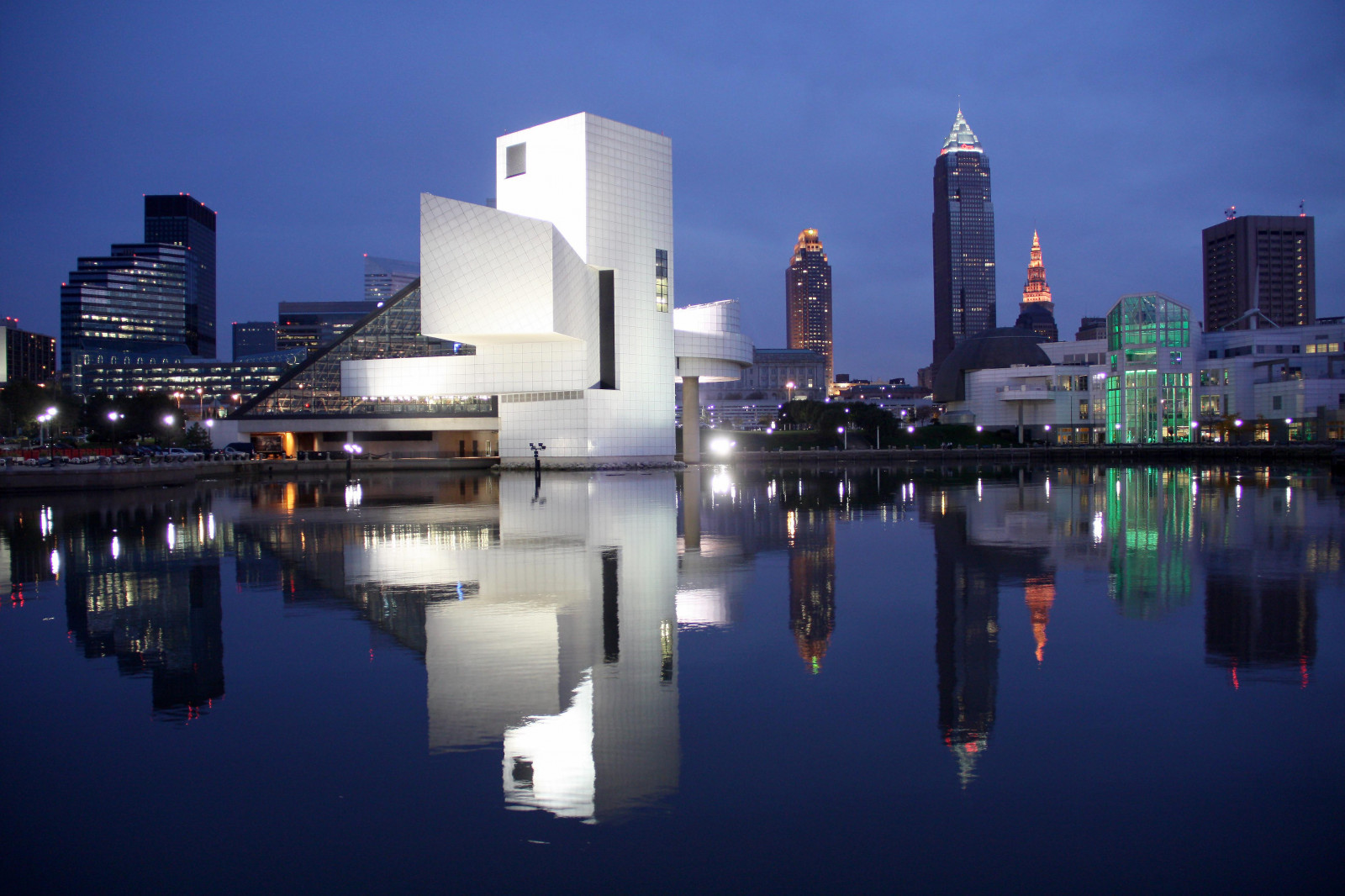 by, bybilledet, nat, klippe, afspejling, skyline, skyskraber, aften, horisont, skumring, metropol, Cleveland, lys, downtown, hal, milepæl, byområde, atmosfære af jord, hovedstadsområde, menneskelig bosættelse, geografisk funktion, højhus, thomsheridan