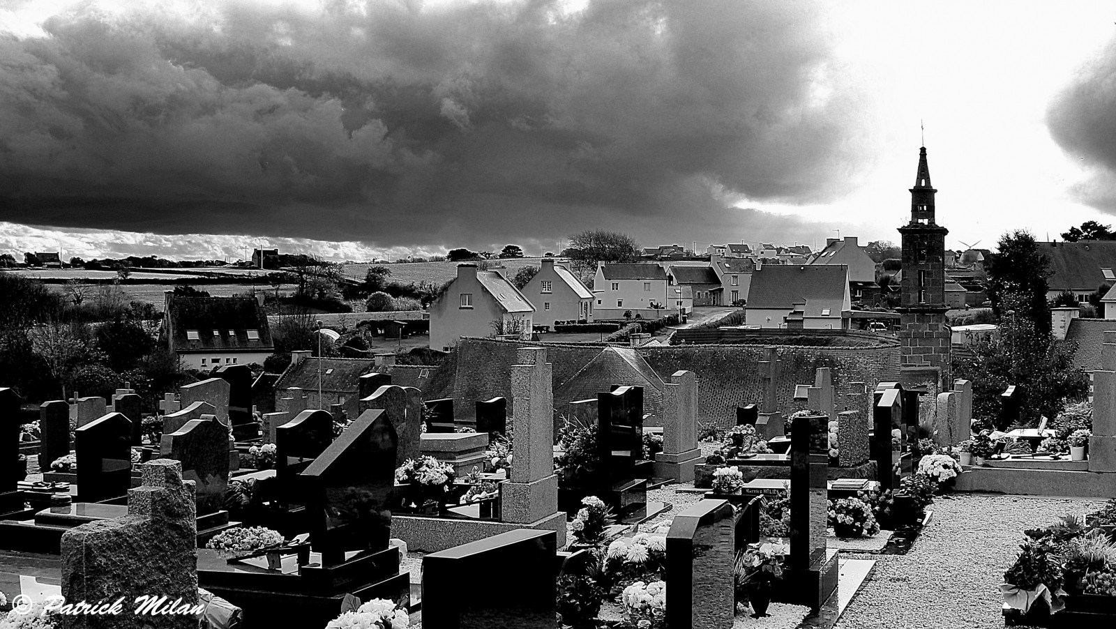 bílý, Černá, černobílý, okno, město, panoráma města, architektura, Skála, budova, stěna, fotografování, panoráma, podepsat, kámen, dveře, hřbitov, kostel, schody, metropole, označení, Noir, Pierre, Černý a bílý, uzávěrka, tělesné, saariysqualitypictures, hřbitov, střecha, brána, mur, patrimoine, eglise, blanc, immeuble, noiretblanc, nb, Plouguin, Ploudalmezeau, Portsall, Kersaint, Landunvez, Landeda, Lannilis, treglonou, saintpabu, Pabu, abers, Brittany, bretagne, BZH, saintrenan, Renan, Lanildut, aberwrach, Lampaul, Plouarzel, Breles, porte, Fenetre, escalier, toit, affiche, portail, volet, urban area, Černý a bílý, monochromatické fotografování, lidské osídlení, Finistere, cimiti re