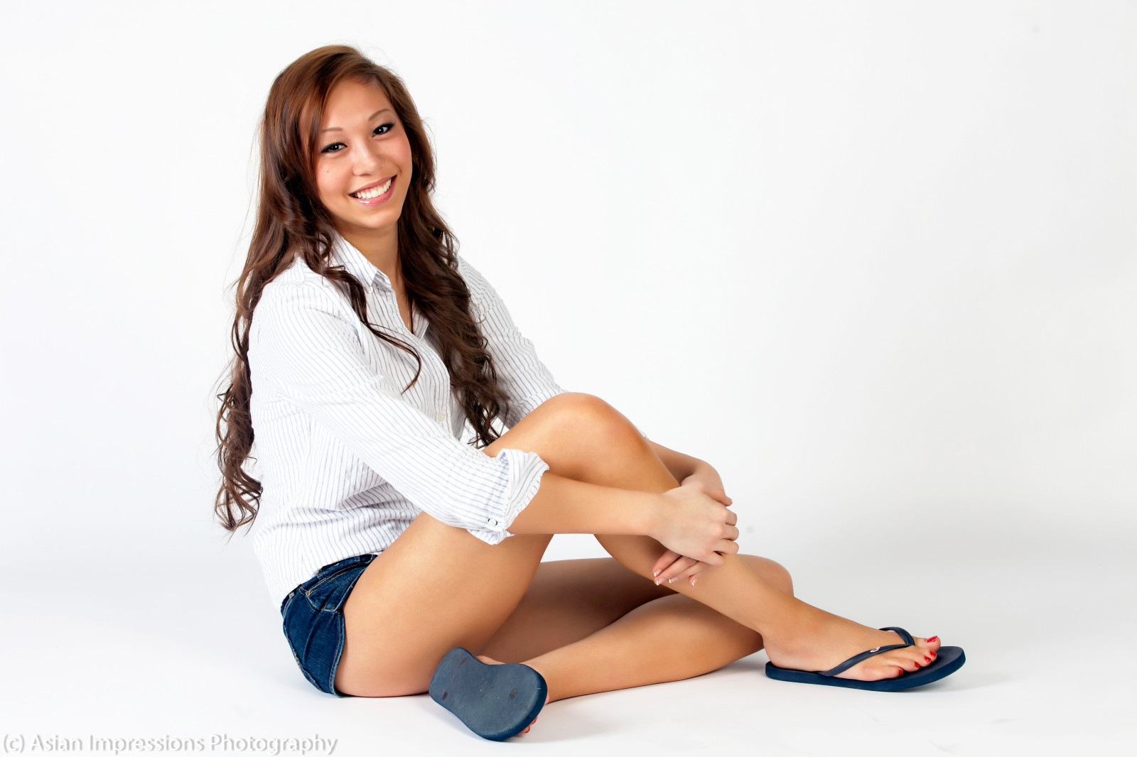 model, portrét, dlouhé vlasy, asijský, sedící, šortky, Německo, Denim, móda, japonský, Studio, čínština, sandály, supermodelka, C, portugalština, Krásná, dosti, roztomilý, dívka, krása, usměj se, žena, ruka, dáma, zábava, ženský, sexy, prst, noha, p, styl, životní styl, póza, linda, hermosa, kráska, účes, obuv, žabky, hravý, lidských pozice, focení, břicho, Lidské tělo, stehno, em, g i, manis, maganda, Cantik, gadis, cewek, xinh, havajský