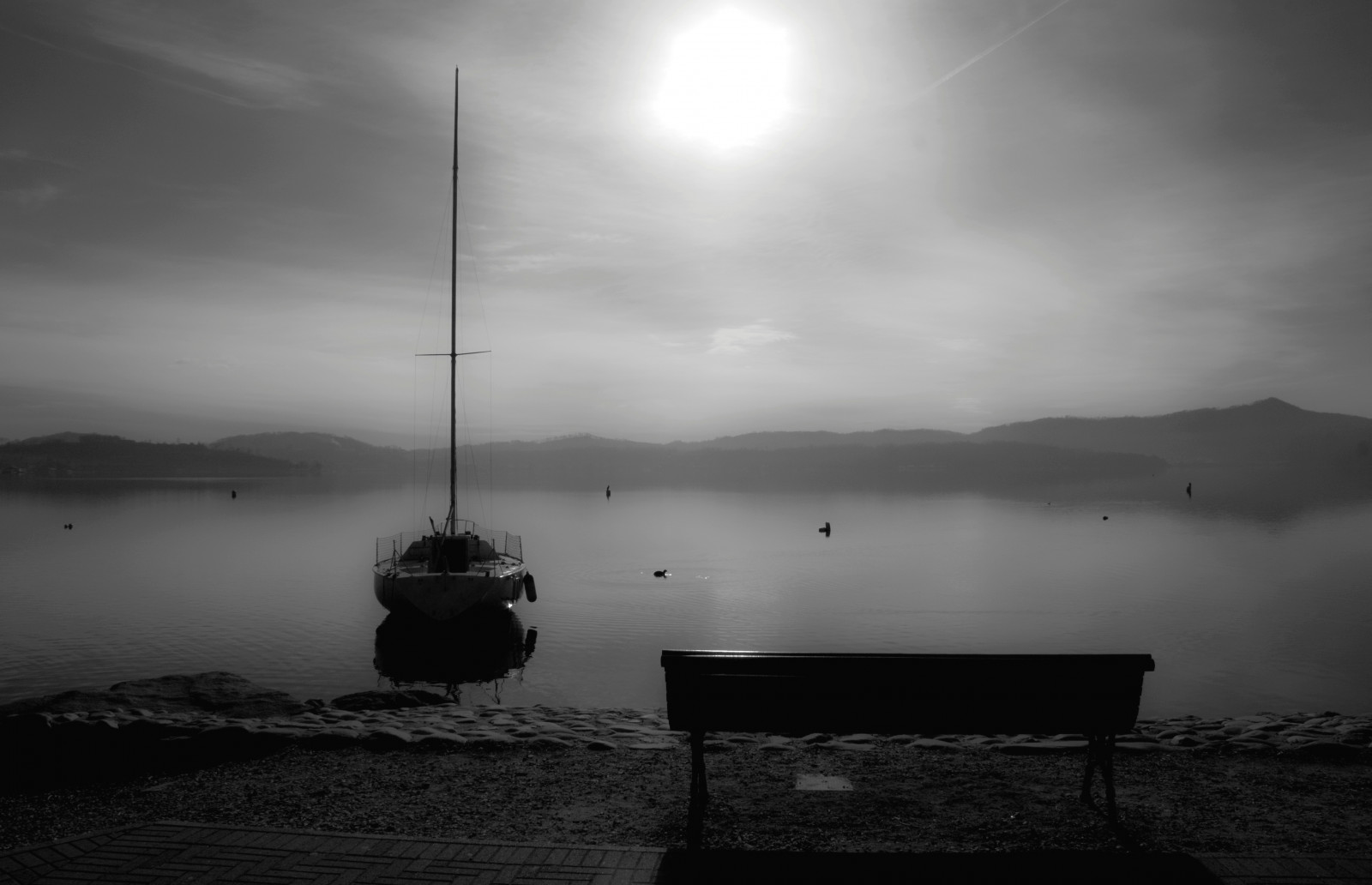 slunečnímu záření, krajina, bílý, Černá, loď, černobílý, západ slunce, moře, jezero, voda, odraz, nebe, fotografování, svítání, uklidnit, večer, ráno, mlha, lavice, horizont, atmosféra, soumrak, Turín, opar, barca, mrak, strom, mlha, svítání, lago, tma, bianco, nero, mat56, monocromo, krajiny, Paesaggi, panchina, jezero, Černý a bílý, monochromatické fotografování, meteorologický jev, zátiší fotografování, jev, Viverone, Piverone, Pimonte, stock photography