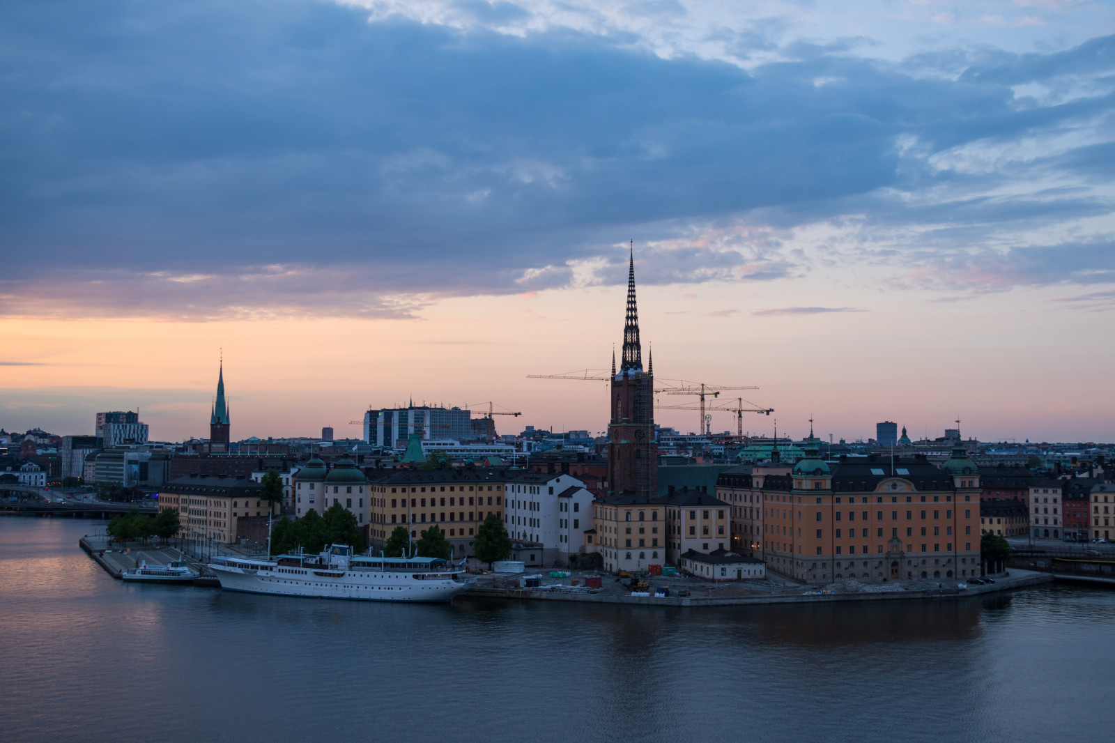 loď, západ slunce, moře, město, panoráma města, záliv, voda, budova, odraz, nebe, vozidlo, panoráma, mrakodrap, večer, ráno, most, řeka, přístav, horizont, Stockholm, soumrak, mrak, svítání, solnedg ng, b t, byggnad, skymning, přístav, attackfoto, attackfoto7, mezník, vodní, lidské osídlení
