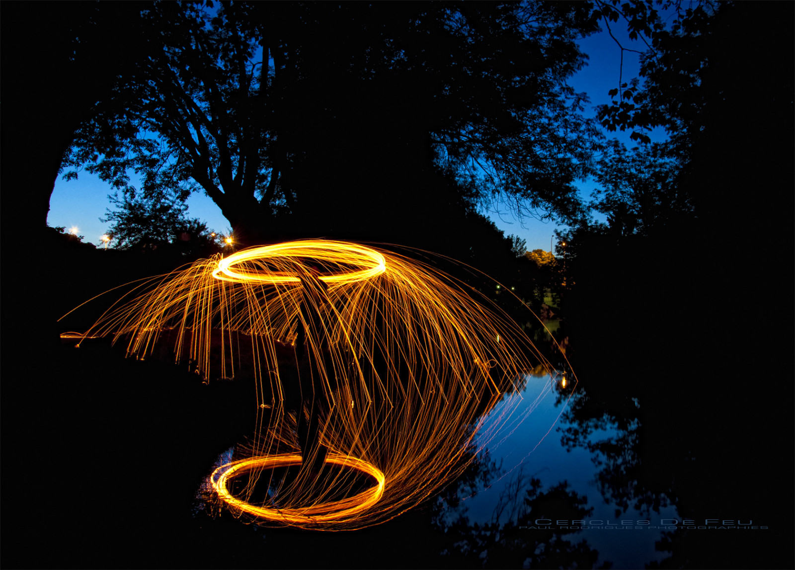 temný, noc, voda, odraz, nebe, dřevo, oheň, Řetězy, kruh, Nikon, Francie, serenáda, půlnoc, badatel, světlo, strom, prozkoumat, prozkoumal, osvětlení, železo, tma, feu, marne, reflet, nuit, eau, d90, Lumiere, chaines, fer, plameny, grafika, paille, počítač tapeta, temný, Laine, bp, fuego, fogo, Cercle, Mouseion, bolas, flammes, etincelles, Paulrodriguesfotografie, Parisiennes, Stmaur, Balady, Saintmaur, Borddemarne, Limaille, 94100, Stmaurdesfoss s, Saintmaurdesfoss s