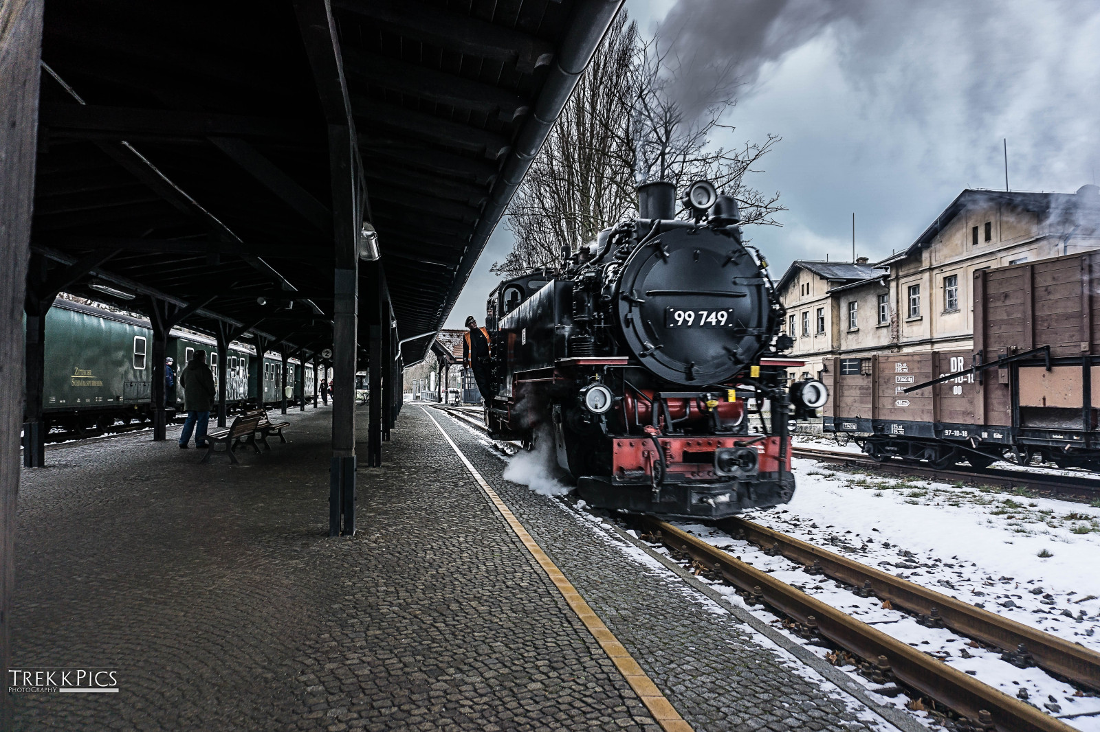 Hintergrundbilder Wei Schwarz Fahrzeug Zug Bahnhof Kanon Sony 