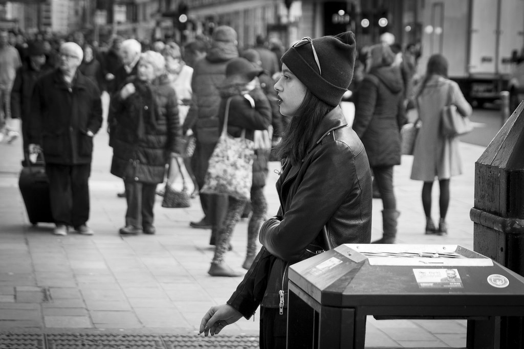 ใบหน้า, แนวนอน, คน, สีขาว, ดำ, ขาวดำ, แนวตั้ง, เมือง, ถนน, เมือง, เงา, ถนน, การถ่ายภาพ, สูบบุหรี่, สกอตแลนด์, ข้อมูลส่วนตัว, สูบบุหรี่, โทน, Canon, พื้นผิว, ยืน, การแยก, ชีวิต, bokeh, สหราชอาณาจักร, กลาสโกว์, โครงสร้างพื้นฐาน, คนเดินเท้า, โมโน, เบา, ดำและขาว, ฉาก, 50 มม, น่ารัก, กลางแจ้ง, หญิงสาว, ธรรมชาติ, bw, ดำขาว, ผู้หญิง, แสง, ความลึก, ร่มเงา, หญิง, หนุ่มสาว, มนุษย์, รายละเอียด, การดำรงชีวิต, สไตล์, รูปถ่าย, บุหรี่, streetphotography, มนุษยชาติ, นิพจน์, ตรงไปตรงมา, 7 วัน, สังคม, ผู้สูบบุหรี่, candidstreetphotography, ภาพรวม, ใบหน้า, เขตเมือง, ดำและขาว, ถ่ายภาพขาวดำ, ปฏิสัมพันธ์, การหายใจออก, human behavior