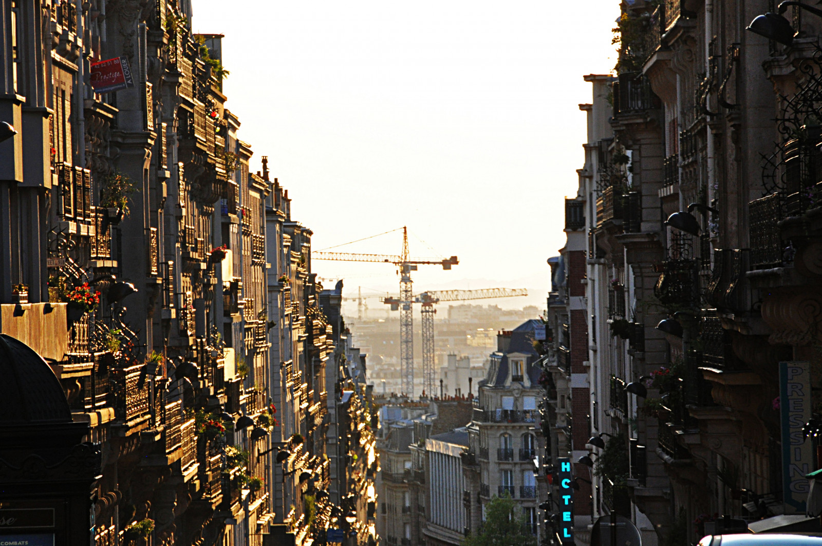 oraș, Zona urbană, metropolă, cer, zonă metropolitană, clădire, oraș, infrastructură, stradă, Cartier, peisaj urban, seară, reflecţie, zgârie-nori, centrul orasului, drum, faţadă, fereastră, alee, copac