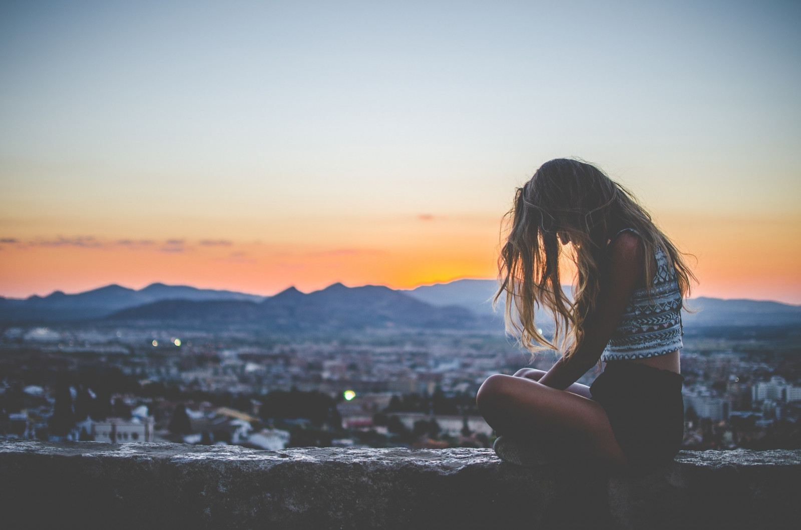 sollys, Kvinder, solnedgang, hav, afspejling, himmel, sidder, solopgang, skyline, blå, aften, morgen, horisont, skumring, emotion, romantik, daggry, skønhed, ocean, fotografi, 2048x1356 px, humane positioner