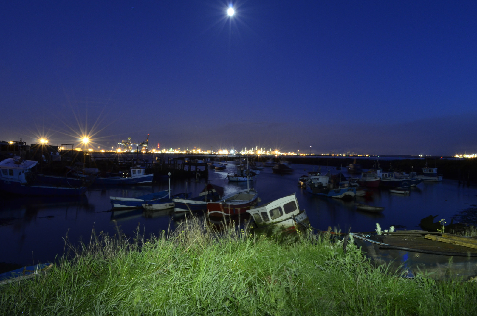 sollys, landskab, båd, mørk, solnedgang, hav, nat, sø, vand, afspejling, himmel, berolige, Måne, aften, morgen, flod, stål, havn, måneskin, horisont, Nikon, dok, skumring, UK, hul, Tusmørke, Marina, longexposure, træ, Bluehour, daggry, plante, goldenhour, belysning, både, havn, nightphotography, syd, arbejder, lightpainting, D5100, Redcar, teesside, 30secondexposure, vandveje, Fjord, gare, paddys, fullmoonindustrial