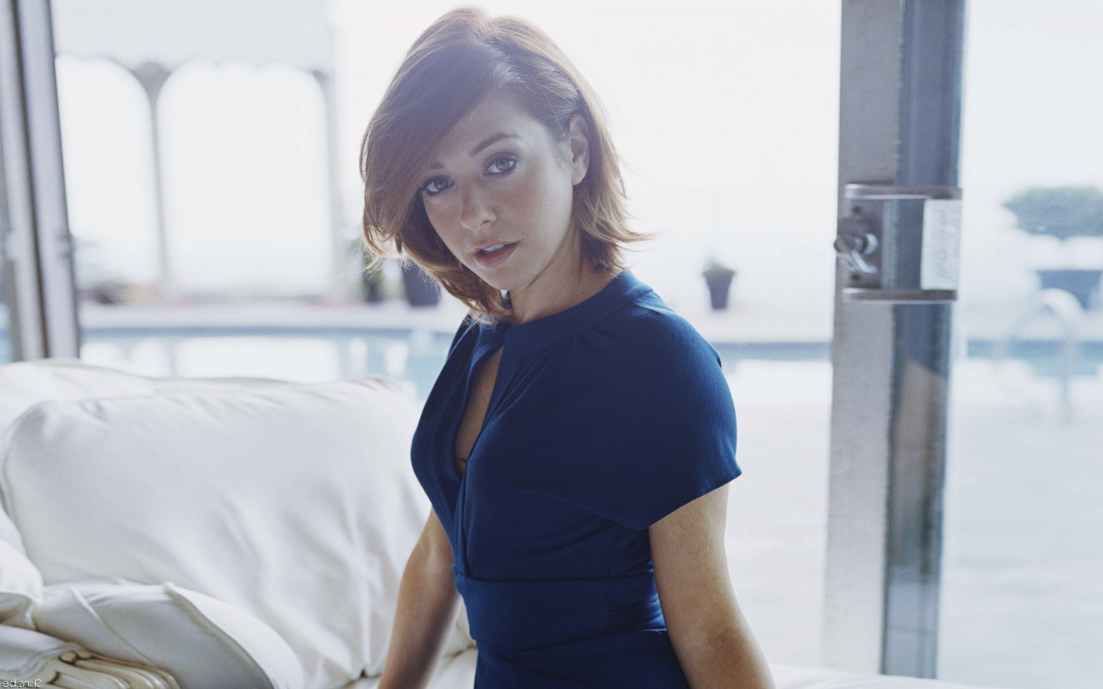 bílý, ženy, ryšavý, model, portrét, brýle, herečka, šaty, modrý, móda, Osoba, kůže, Alyson Hannigan, oblečení, modré šaty, dívka, krása, oko, dáma, fotografie, 1920x1200 px, lidských pozice, portrétní fotografie, focení