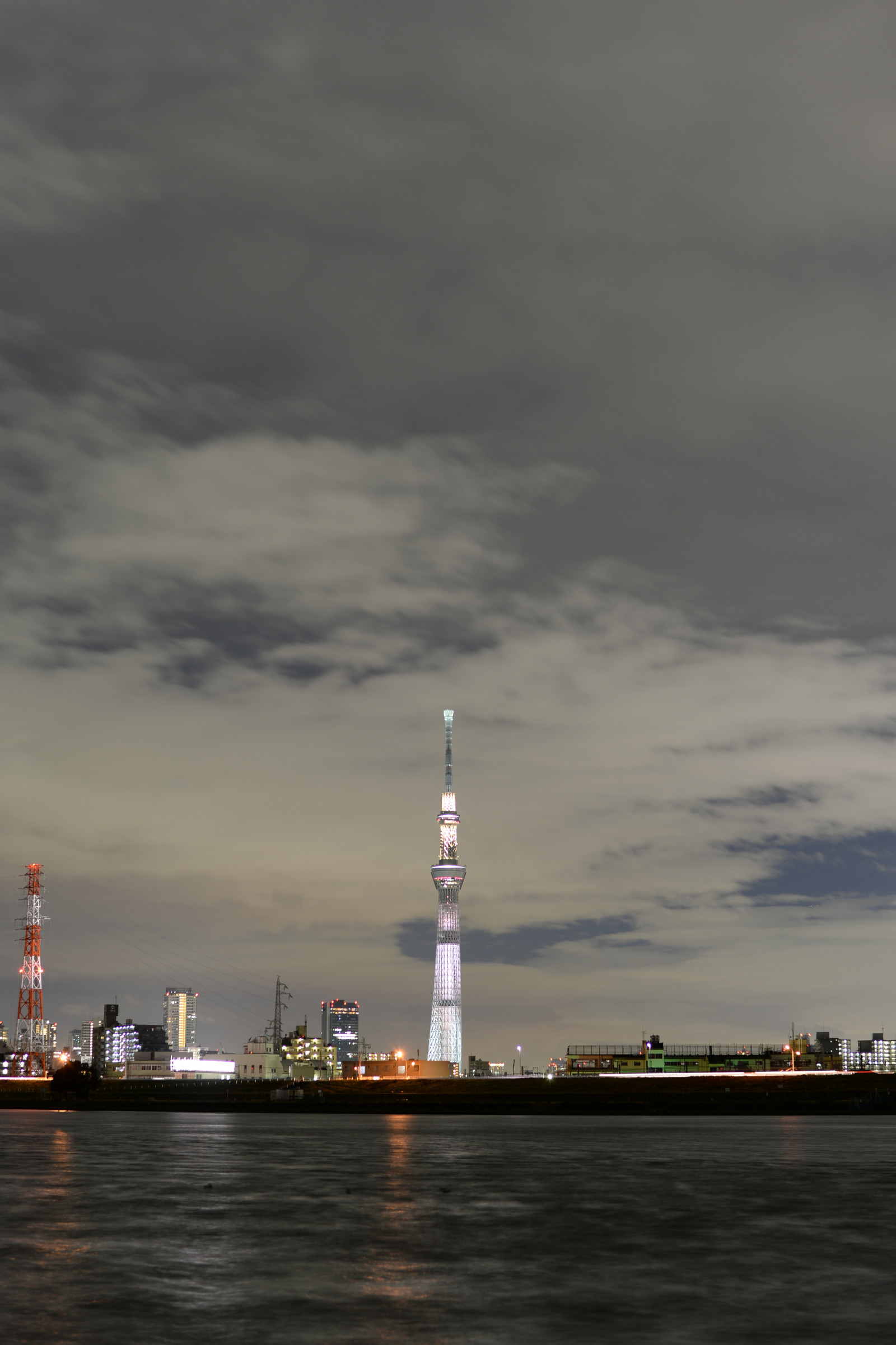 Japonsko, moře, město, panoráma města, noc, architektura, odraz, vozidlo, panoráma, mrakodrap, večer, věž, pobřeží, přístav, horizont, Nikon, soumrak, Tokio, jp, Skytree, mrak, NIKKOR, osvětlené, osvětlení, mezník, Tokyo Sky Tree, horikiri, df, afs58mmf14g, afsnikkor58mmf14g, whitechocolat, Atmosféra Země