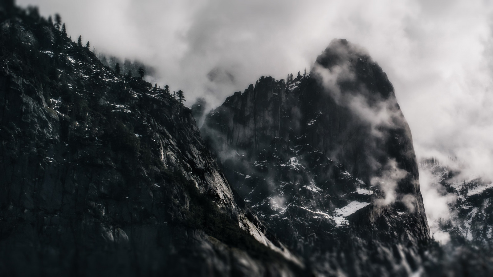 slunečnímu záření, hory, černobílý, Příroda, nebe, sníh, zima, mlha, mrak, strom, hora, počasí, vlna, tma, atmosférický jev, Atmosféra Země, Černý a bílý, monochromatické fotografování, horských reliéf, geologický fenomén, pohoří