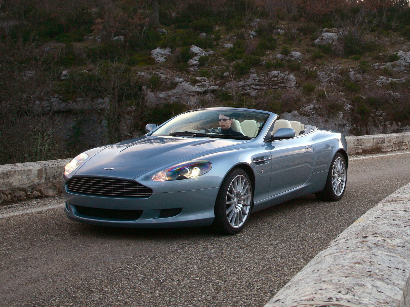 Příroda, auto, tráva, vozidlo, modrý, boční pohled, sportovní auto, Aston Martin, Aston Martin DBS, asfalt, kupé, výkon auta, Aston Martin DB9, Aston Martin Vanquish, Aston Martin Vantage, 2004, cars, styl, superauto, DB9, pozemní vozidla, automobilového designu, osobní luxusní automobil, aston martin dbs v12, Aston Martin V8 Vantage 2005, Aston Martin Virage, Aston Martin V8