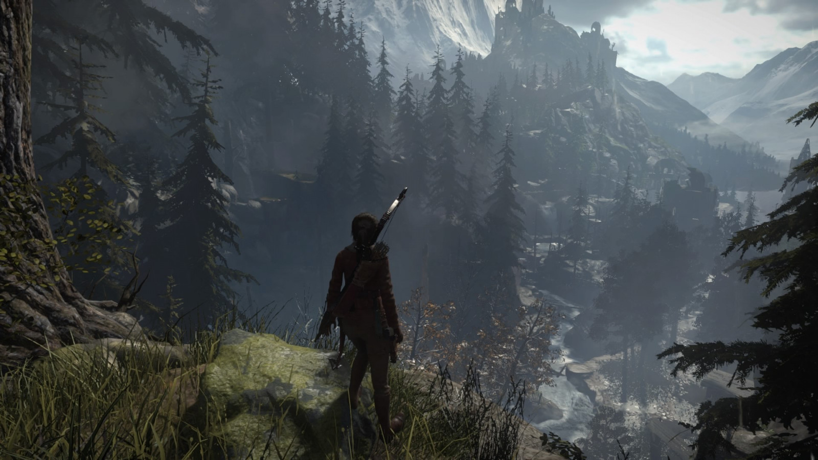 Wald, Playstation 4, Wildnis, Lara Croft, Grabräuber, Grat, Terrain, Berg, Abenteuer, Bildschirmfoto, Atmosphärisches Phänomen, Computer-Tapete, Bergige landforms, Geologisches Phänomen, Gebirge, Extremsport