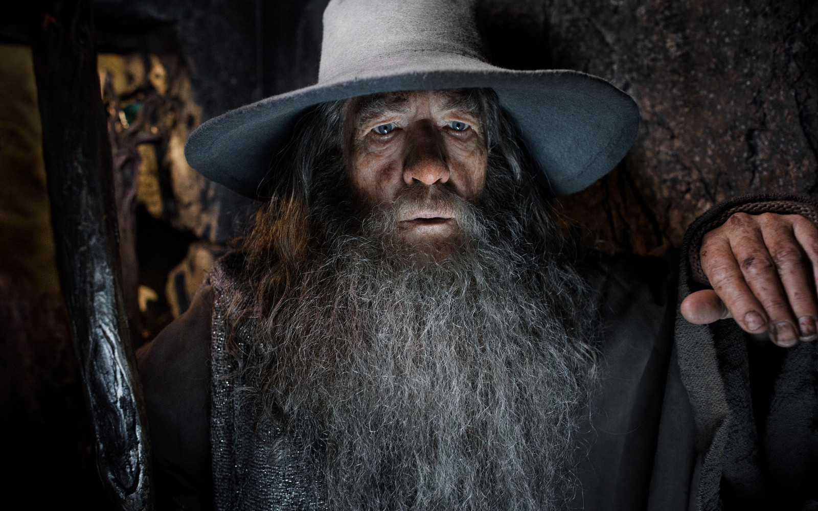 muži, chrám, portrét, herec, kouzelník, socha, vlasy, Hobit: Šmakova dračí poušť, Hobit, Gandalf, Osoba, náboženství, Ian McKellen, muž, vousy, tma, vousy