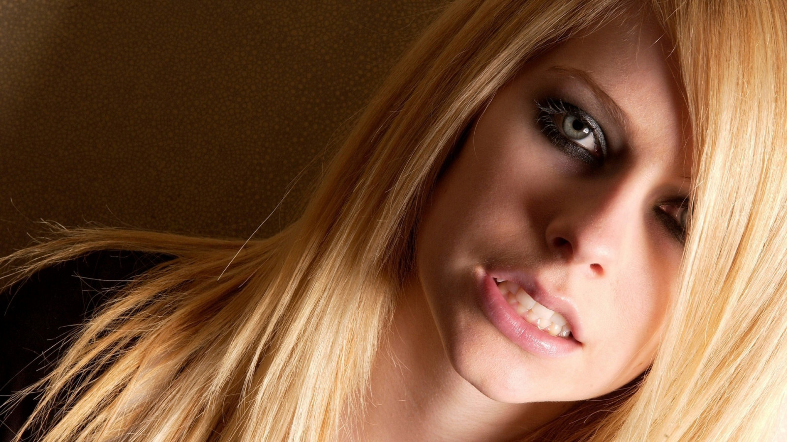 Wallpaper : face, model, long hair, red, Avril Lavigne 