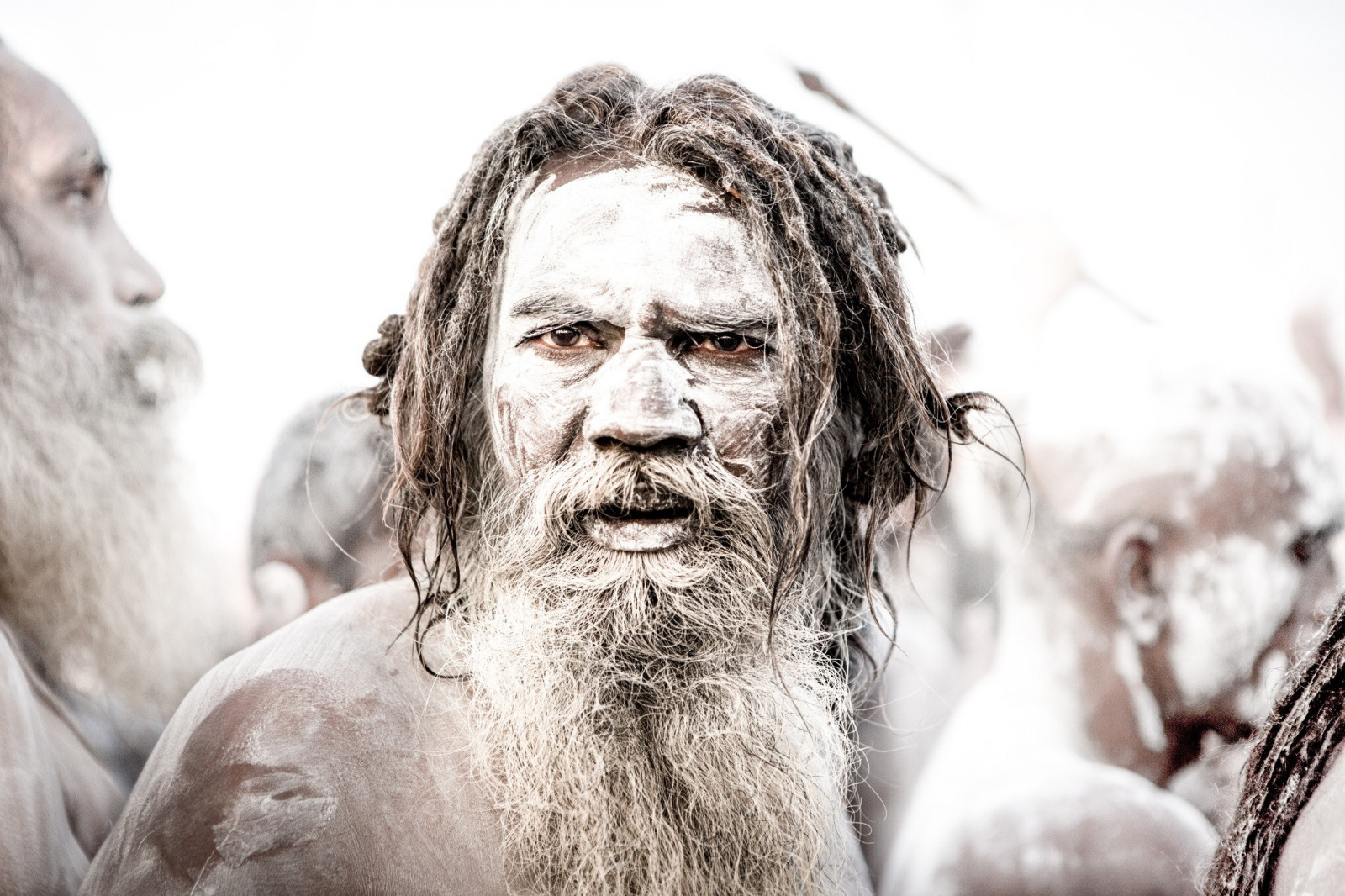 Gesicht, Menschen, einfarbig, Porträt, Tiefenschärfe, lange Haare, Fotografie, Indien, Skulptur, Statue, Bärte, Mythologie, Kopf, Naga Sadhu, Monument