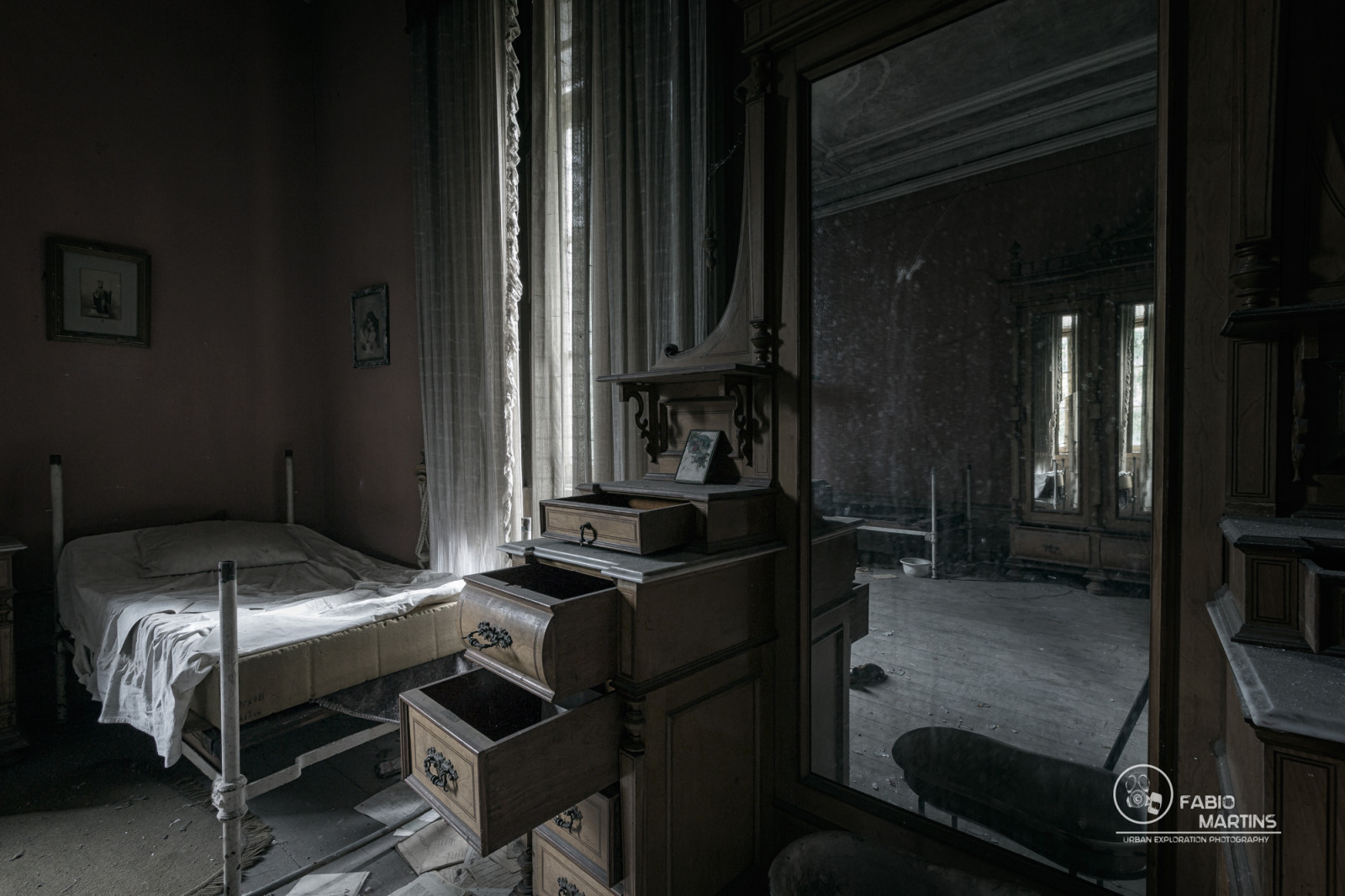 lys, by-, hus, forladt, Portugal, skønhed, landdistrikterne, portrætter, spejl, seng, soveværelse, skygger, etage, møbel, henfald, opgive, glemt, forladt, gulve, udforskning, Urbex, nedbrudt