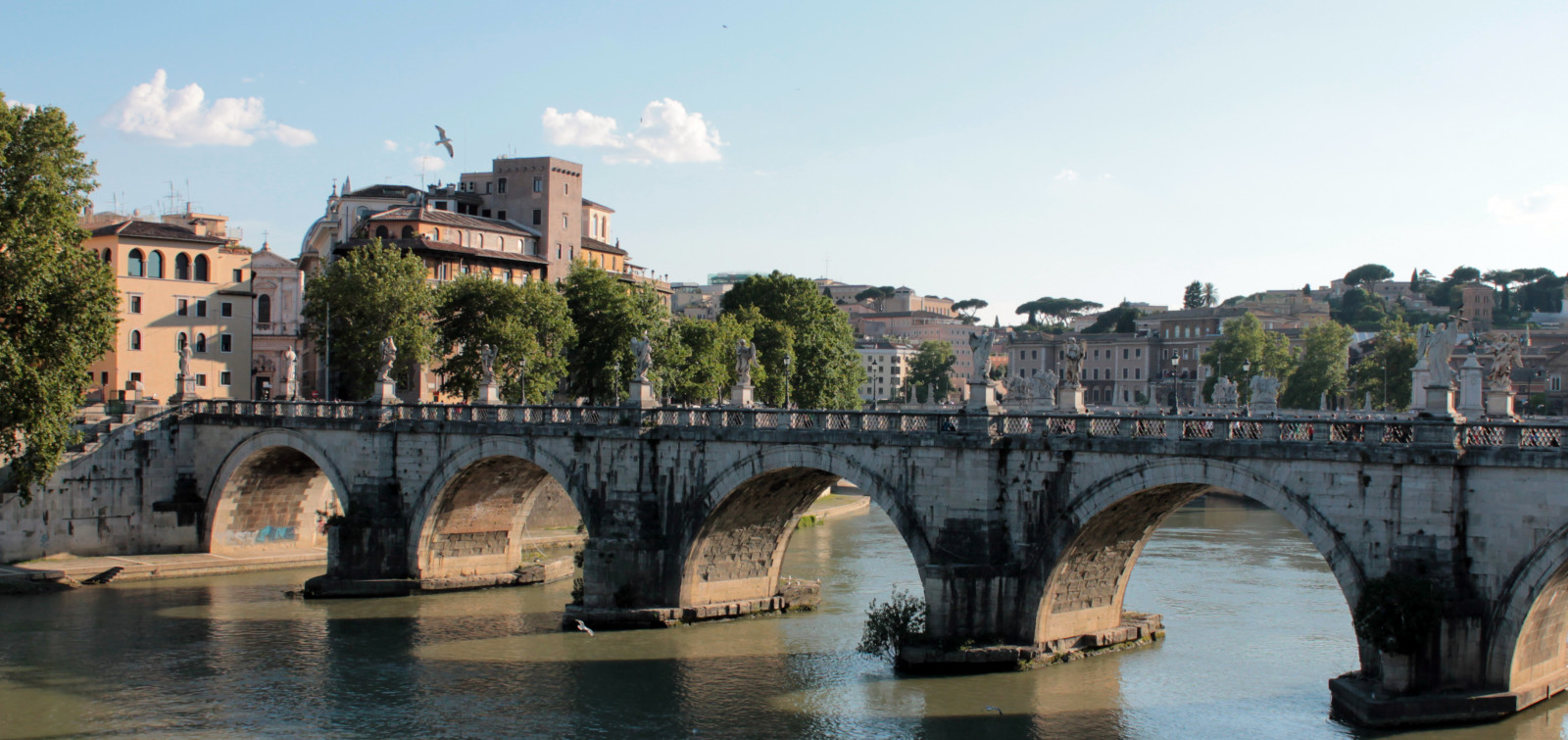 město, Itálie, voda, budova, nebe, Cestovní ruch, most, řeka, Řím, kanál, obloukový most, barva, oblouky, strom, barvy, Italia, Rio, puente, agua, roma, Lazio, vodní tok, colori, wasser, Farben, acqua, architettura, fiume, arquitectura, colore, farbe, vodní, zájezdy, Hauptstadt, regione, capitale, Tevere, Cesare, středověká architektura, Rediroma, Tiberio, Flumen, Architetturaponte, Albertosordi, Carloverdon
