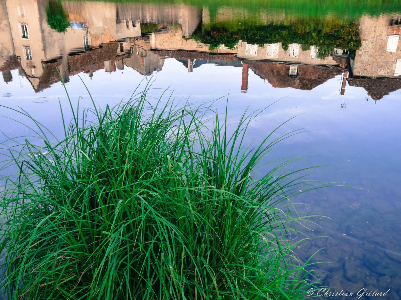 Wallpaper reflection, reflet, river, riviere, house, maison, herbe