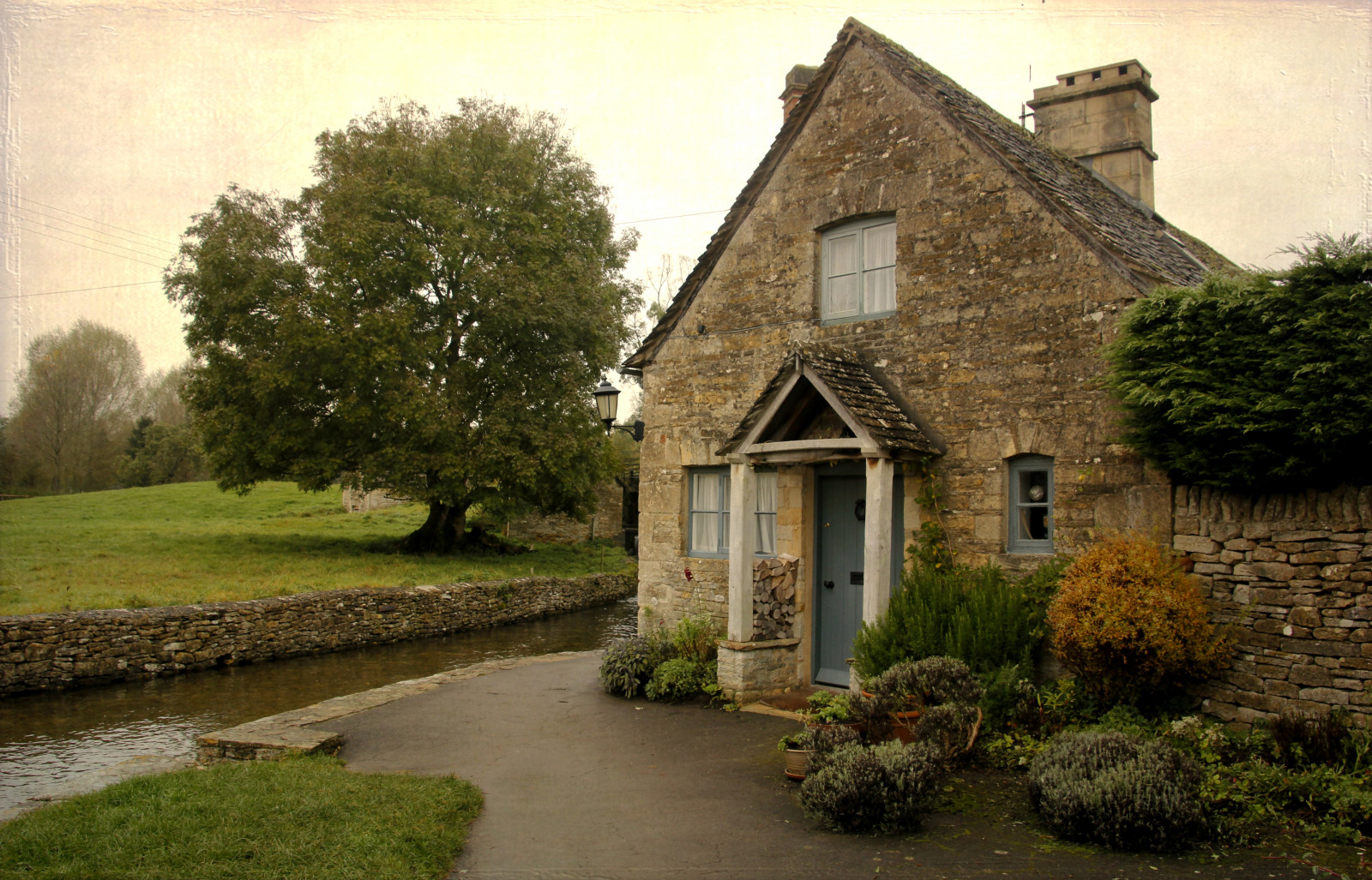 ต้นไม้, แนวนอน, หน้าต่าง, ธรรมชาติ, อาคาร, หญ้า, ท้องฟ้า, ฟิลด์, บ้าน, หมู่บ้าน, แม่น้ำ, พุ่มไม้, ประตู, ทางเดิน, กระท่อม, อสังหาริมทรัพย์, ต้นไม้, ปลูก, mygearandme, หน้าต่าง, สี, หลังคา, บ้าน, ปล่องไฟ, me2youphotographylevel1, flickrstruereflectionlevel1, พื้นผิว, ซุ้ม, ระเบียง, canon60d, panasonicdmctz3, บ้านไร่, เขตชนบท, ทรัพย์สิน, อสังหาริมทรัพย์, ภูมิทัศน์, บ้านที่โอ่อ่า, cotswolds, คฤหาสน์, บ้านพักคนชรา, การฆ่าตัวตาย, national trust for places of historic interest or natural beauty