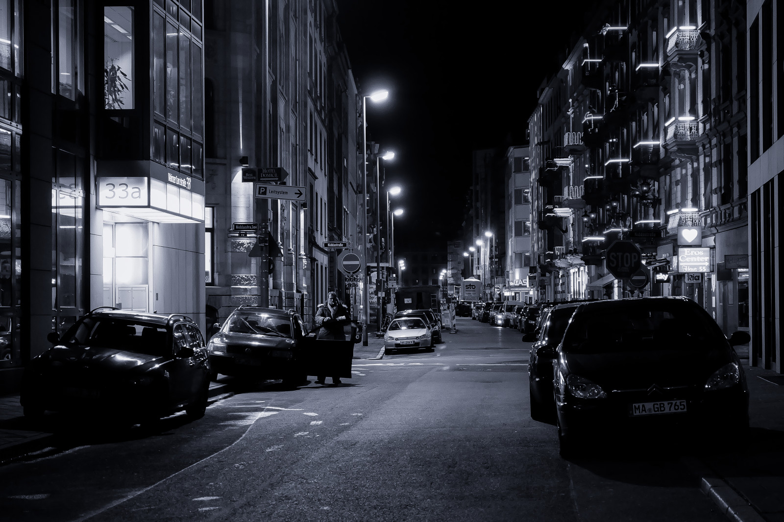 ulice, nightphotography, modrý, Černý a bílý, tělesné, cars, Německo, světla, večer, Evropa, Noir, fuji, Frankfurt, streetphotography, Fujifilm, tónovaný, XA1, Červené čtvrti, fujifilmxa1