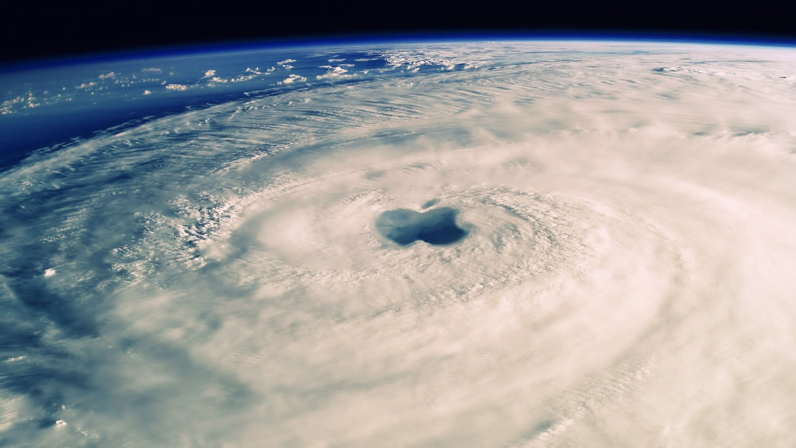 sea, planet, sky, Earth, horizon, atmosphere, hurricane, Apple Inc, cloud, weather, ocean, wave, atmosphere of earth, outer space, astronomical object, wind wave