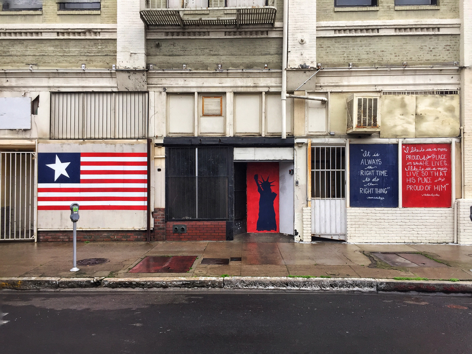 krajina, okno, město, ulice, panoráma města, městský, budova, vozidlo, silnice, Dům, vlajka, Spojené státy americké, dveře, vlastenecký, Demokracie, svoboda, infrastruktura, centrum, prozkoumat, venkovní, reklamní, vchod, chodník, politický, fasáda, namalovaný, urban area, sousedství, signage, redwhiteblue, Homeofthefree