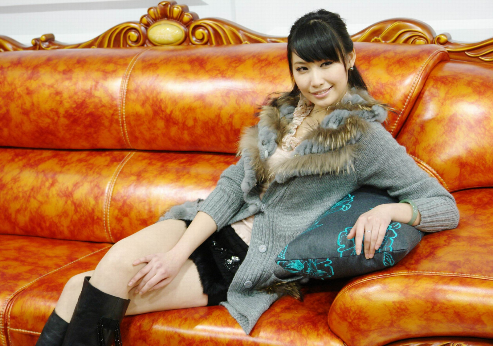 seduta, pelliccia, Miss Mondo, Diana Xu, servizio fotografico