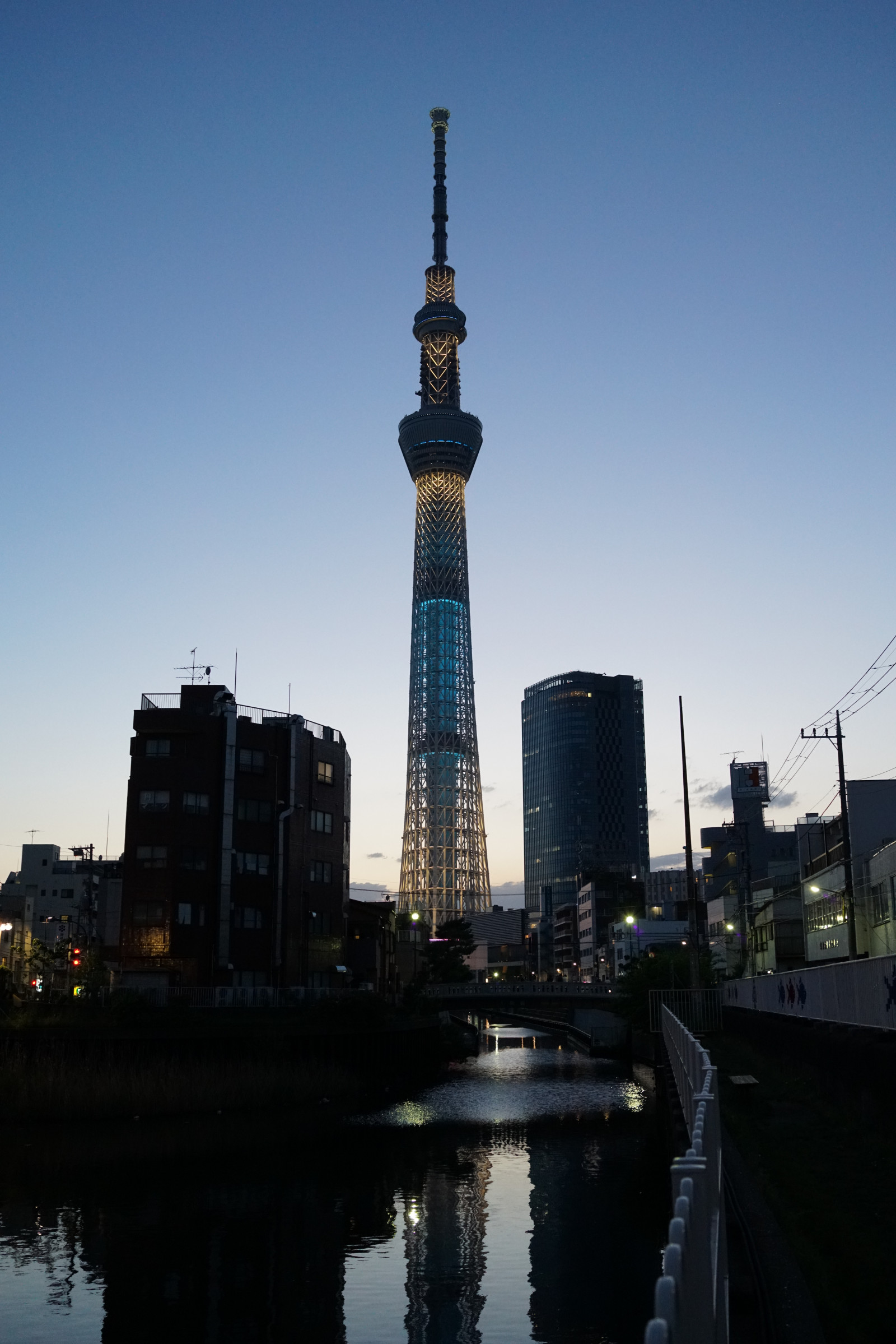 Japonsko, město, panoráma města, noc, architektura, odraz, panoráma, mrakodrap, večer, věž, Sony, soumrak, metropole, Tokio, RX1R, spirála, jp, Skytree, centrum, osvětlené, osvětlení, Zeiss, iki, mezník, Tokyo Sky Tree, rx, rx1, rx1rm2, rx1rmark2, oshiage, urban area, Metropolitní oblast, lidské osídlení, panelový dům