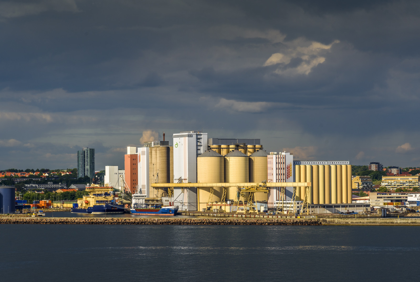 světlo, slunce, průmysl, voda, licht, wasser, továrna, Švédsko, přístav, fabrik, Schweden, Skandinavien, Baltské moře, Skandinávie, Hafen, syn, Ostsee, industrie, helsingborg, Lightroom, dietmarschwanitz, nikond750, nikonafsnikkor24120mmf40ged