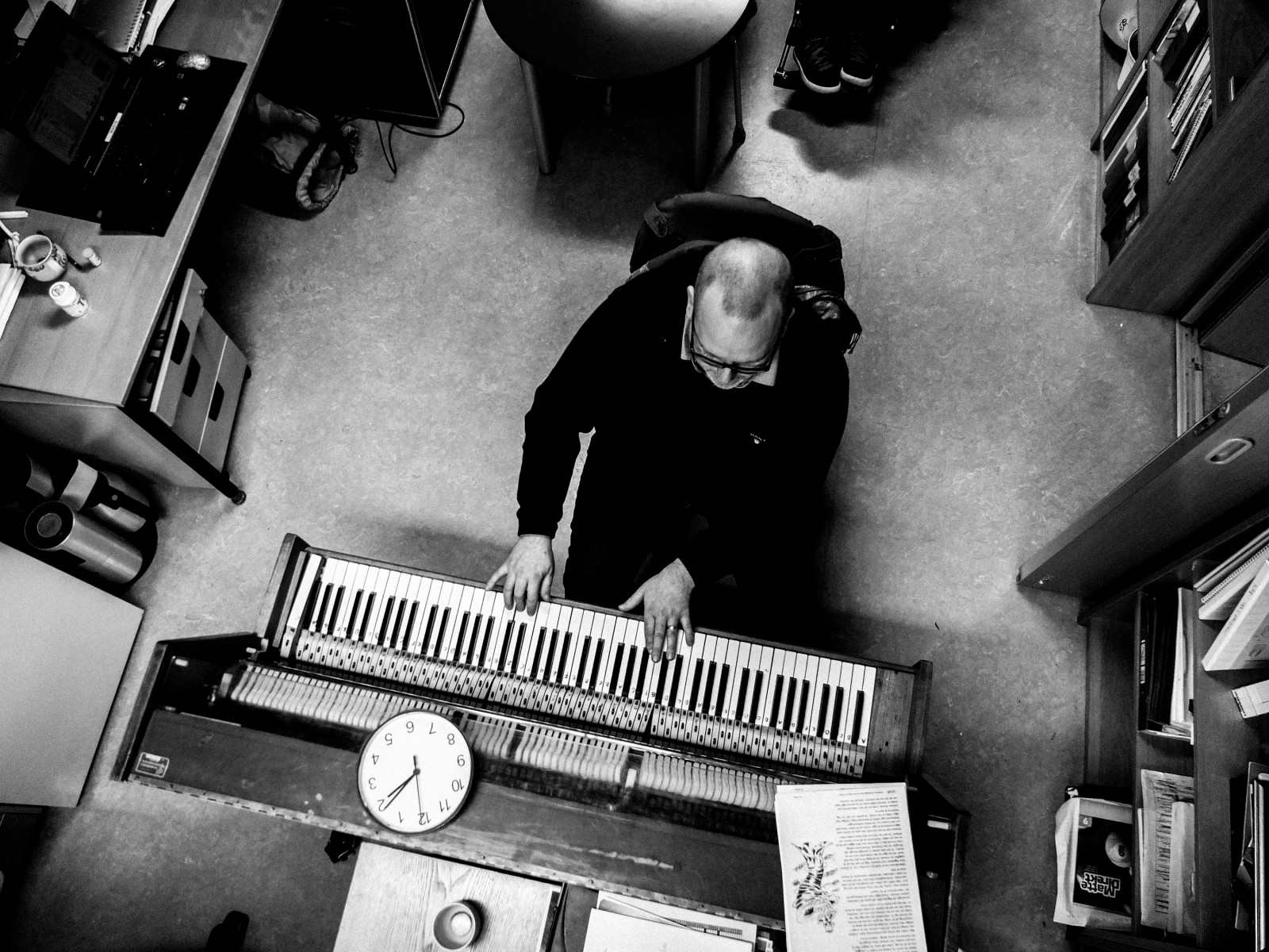 Bw Musical Instruments Wallpaper : above, portrait, people, blackandwhite, bw, music, white ...