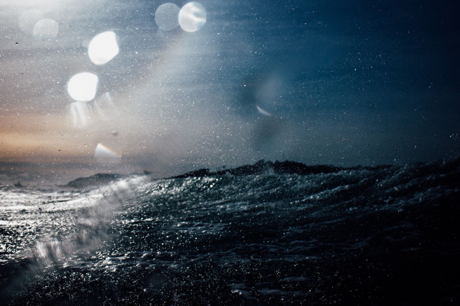 slunečnímu záření, noc, voda, Příroda, prostor, nebe, Měsíc, měsíční svit, horizont, atmosféra, astronomie, světlo, počasí, vlna, tma, atmosférický jev, Atmosféra Země, vesmír, astronomický objekt