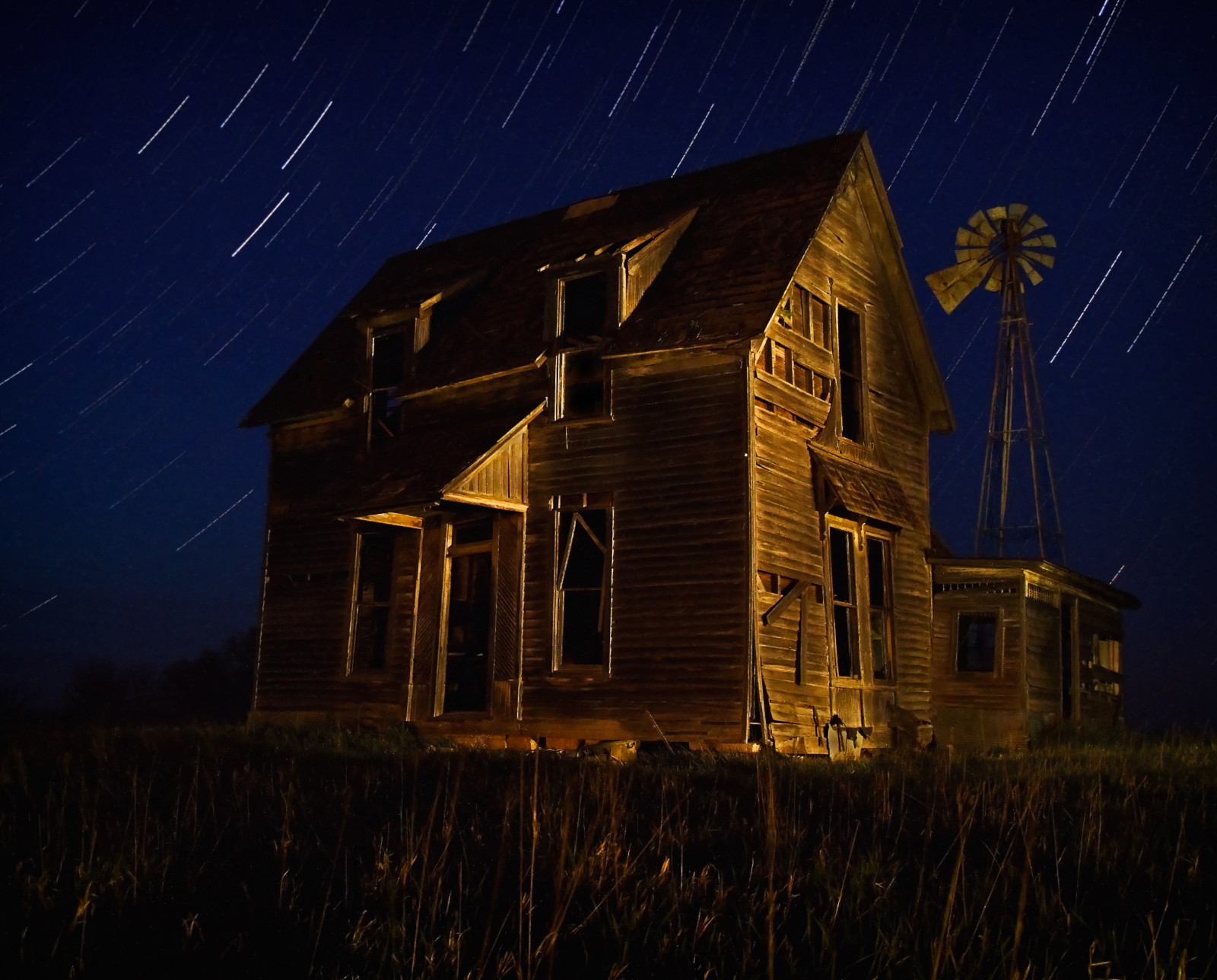 longexposure, lightpainting, opuštěný, větrný mlýn, noc, statek, venkovský, hvězdy, stíny, rozklad, děsivý, strašidelný, starý dům, Kansas, osamělý, usedlost, prérie, startrails, 462