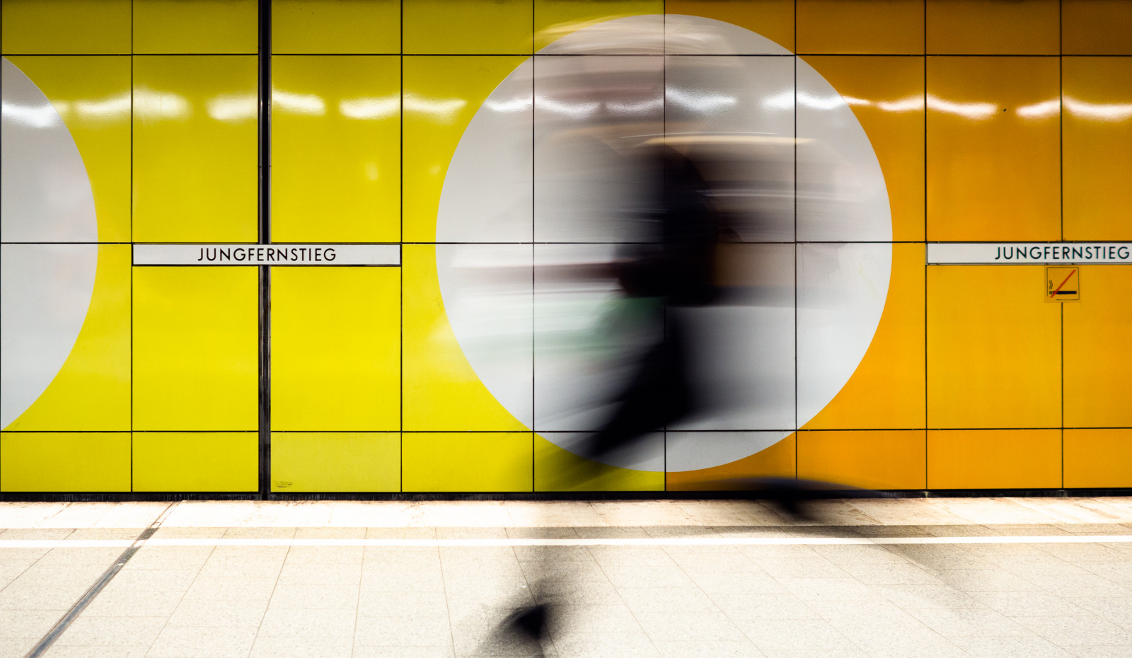 mennesker, gade, arkitektur, by-, væg, symmetri, gul, orange, firkant, cirkel, undergrundsbane, Hamborg, underjordisk, Jungfernstieg, Olympus, vinkel, 2016, bw, farve, linje, streetphotography, oprigtig, Ubahn, computer tapet, skrifttype, microfourthird, Sbahn, product design