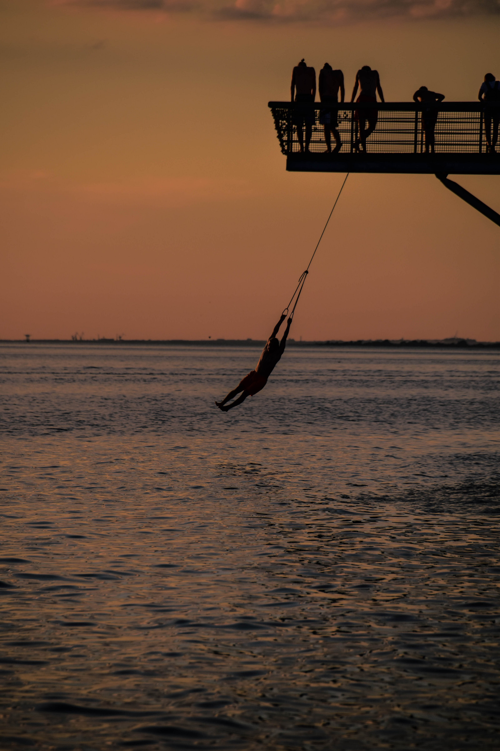 sollys, solnedgang, hav, by, natur, kyst, afspejling, himmel, silhuet, strand, solopgang, aften, morgen, kyst, Sol, horisont, sommer, Sverige, Europa, skumring, padle, Sverige, daggry, ocean, bølge, sk nel n, SE, v strahamnen, solnedg ng, Vatten, siluett, malmø, tr d cket, boardwalk, Sundspromenaden, goodnightsun