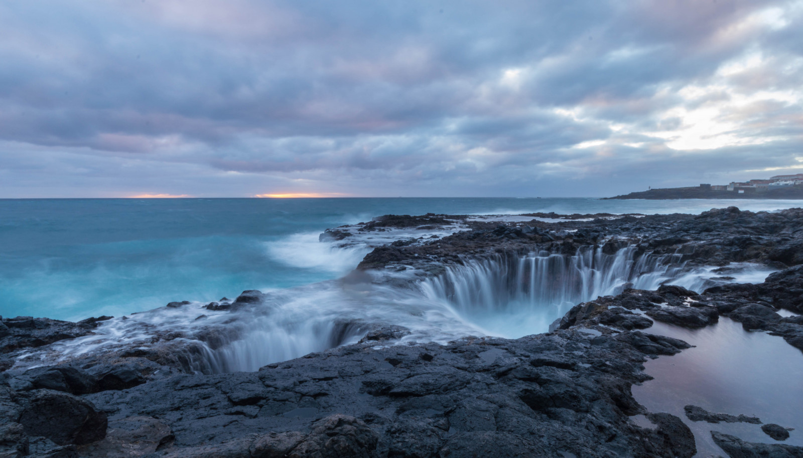 drzewa, krajobraz, zachód słońca, morze, kwiaty, woda, skała, Natura, Wybrzeże, niebo, Kamienie, Chmury, spokojna, niebieski, wieczór, Wybrzeże, Klif, rzeka, Słońce, horyzont, Skały, Azul, popołudnie, Montana, Sol, Verano, Chmura, Góra, późno, ocean, Rio, Wodospady, fala, Naturaleza, Paisaje, Nubes, zniszczyć, Playa, Atardecer, Arboles, Agua, Flores, rzeka, Wyspy, Cascada, fala, Krajobrazy, Wyspy Kanaryjskie, Laspalmas, Canarias, kanarek, Islascanarias, Paisajes, Rocas, Piedras, Ciało wody, Fala wiatru, Woda, Grancanaria, zjawisko, cypel, Cascadas, coastal and oceanic landforms