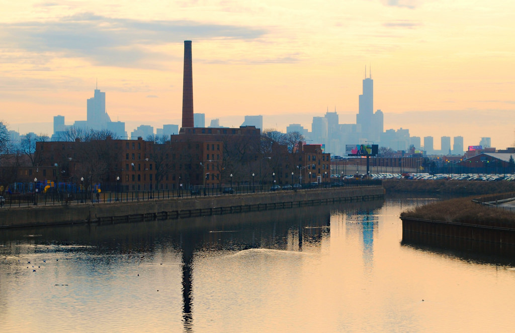 พระอาทิตย์ตก, เมือง, cityscape, น้ำ, เมือง, อาคาร, การสะท้อน, ท้องฟ้า, พระอาทิตย์ขึ้น, เงียบสงบ, เส้นขอบฟ้า, ตึกระฟ้า, ตอนเย็น, เช้า, แม่น้ำ, ขอบฟ้า, สหรัฐอเมริกา, พลบค่ำ, อิลลินอยส์, ชิคาโก, มหานคร, ตัวเมือง, รุ่งอรุณ, il, สหรัฐ, กลางวัน, มิดเวสต์, สหรัฐอเมริกา, อุตสาหกรรม, เขตเมือง, ทางน้ำ, ปริมณฑล, หอบล็อก, ปล่องไฟ, เซียร์ทาวเวอร์, chicagoskyline, ด้านทิศเหนือ, Chitown, chicagoil, ลมหนาว, chicagoillinois, chicagoriver