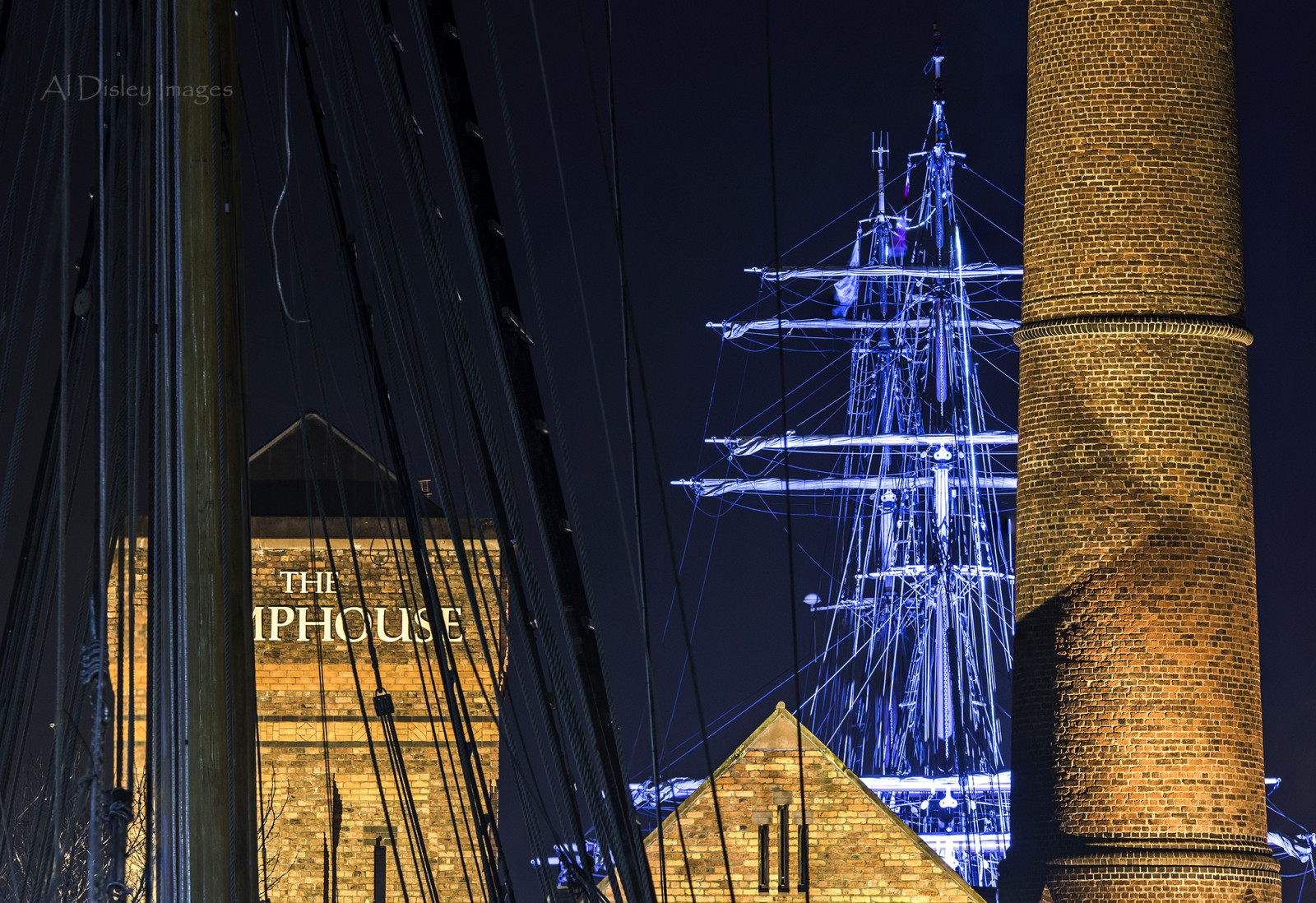 město, panoráma města, noc, architektura, budova, nebe, cihly, Cestovní ruch, mrakodrap, večer, věž, metropole, Liverpool, elektřina, spirála, atrakce, longexposure, strom, budovy, osvětlení, tma, námořní, lodě, energie, fasáda, doky, urban area, turistická atrakce, pumphouse, elektrické napájení, Merseyside, stožáry, albertdock, Zajímavá místa, stavrossniarchos