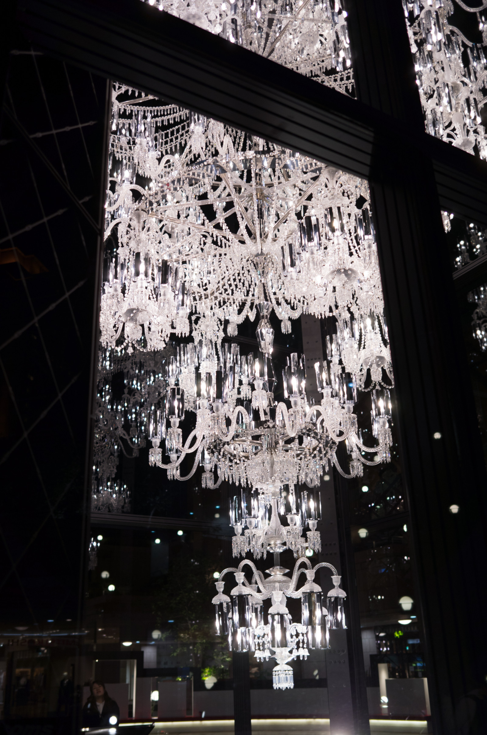 Japonsko, bílý, Černá, Vzhled interiéru, Leica, Tokio, jp, světlo, osvětlení, design, lustr, T, leicat, summicront235, Summicron, t235, ebisugardenplace, karetní hry, ebisu, svítidlo