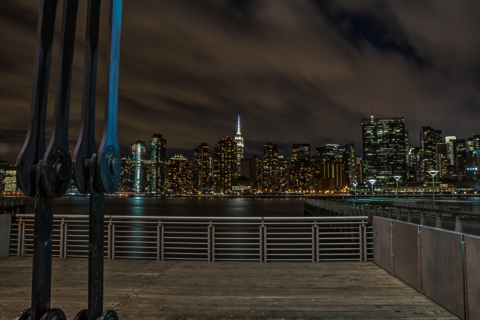 by, bybilledet, nat, arkitektur, vand, bygning, afspejling, himmel, parkere, skyline, skyskraber, aften, USA, Manhattan, metropol, midnat, York, longexposure, downtown, ny, NewYork, nyc, plaza, mørke, lic, stat, milepæl, gantry, byområde, hovedstadsområde, højhus, longislandcity, gantrypark