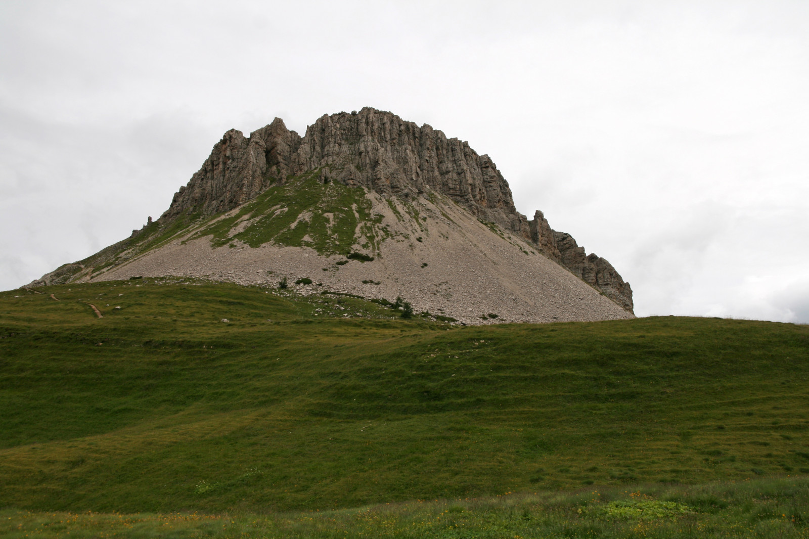 vysočina, horských reliéf, lučina, hora, kopec, nebe, tráva, mount scenérie, hřbet, klesl, Terén, plošina, sráz, pastvina, pohoří, krajina, geologie, ekoregion, Skála, national trust for places of historic interest or natural beauty, pole, strom, neočekávaný výskyt, kopeček, louka, prostý