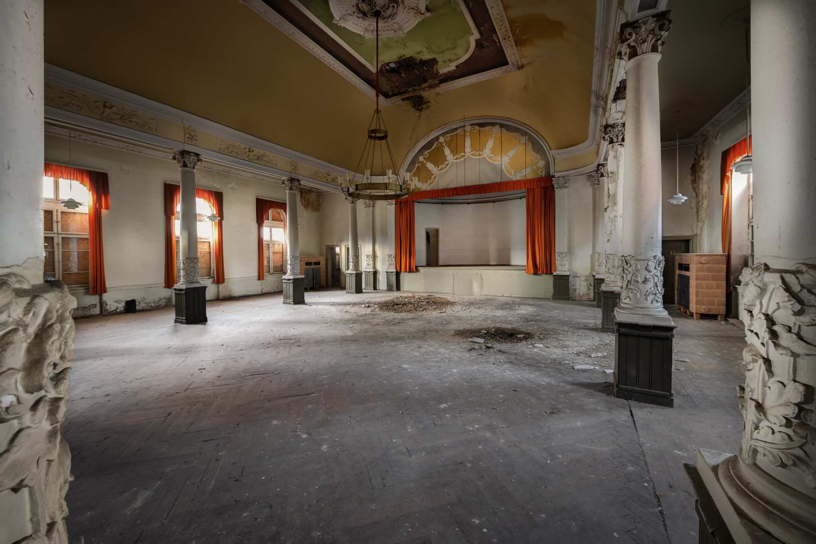 lumiere, luci, licht, nik, ombre, luci, abbandonato, trascurato, cadente, intruso, infiltrazione, Luoghiabbandonati, Germania, viaggio, viaggio, nikkor1424f28, Nikon, nikond750, DDR, vecchio, forgottenplaces, lostplaces, Perduto, olvivado, degrado urbano, urbanexplorers, ue, decadenza, de, abbandono, stati d'animo, singleraw, colori, scartato, dimenticato, forladte, Verval, verlasseneorte, Verfallen, sala da ballo, Ballsaal, decadimento, urbex